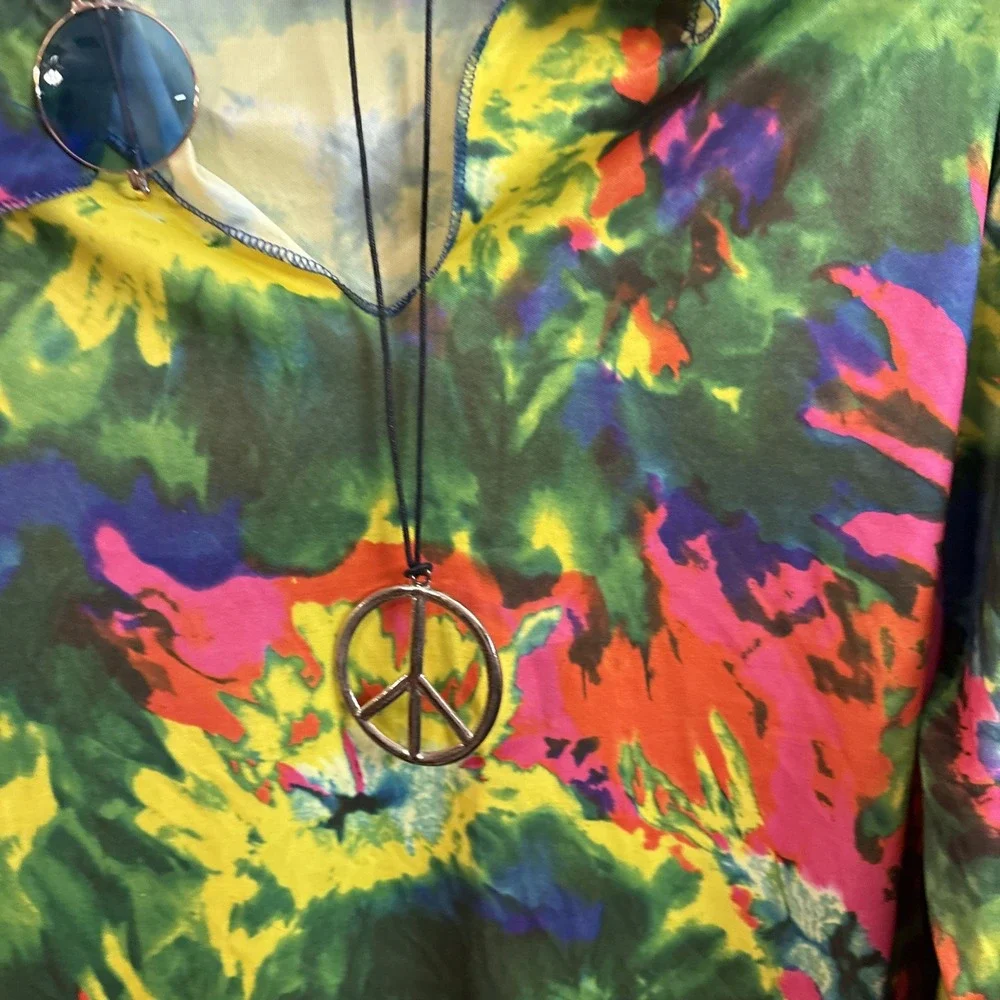 Hippie Halloween Costume Shirt-Pewce Sign-Hippie Glasses Unisex